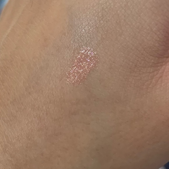 FREEBIE-Elizabeth Arden Lip Gloss-Precious petal - Picture 3 of 6